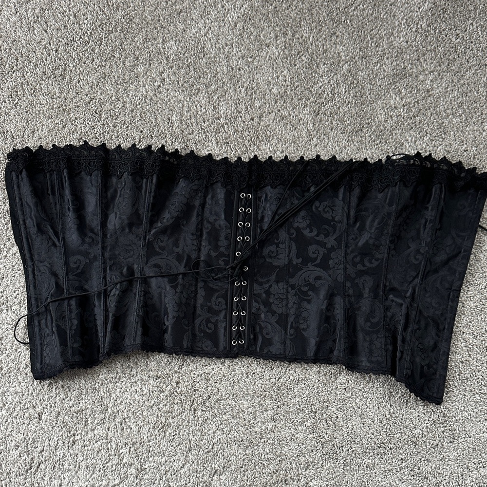 Chic Black Lace Bandeau